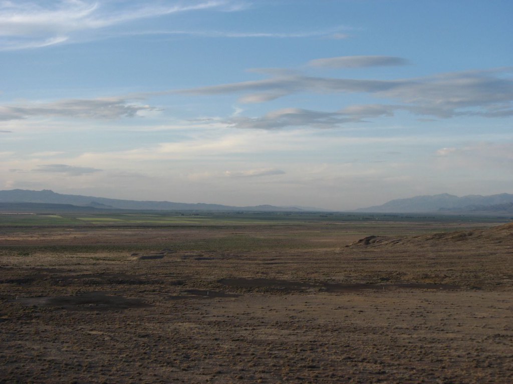 Lovelock, Nevada as seen from Lovelock Cave Lovelock is th… Flickr
