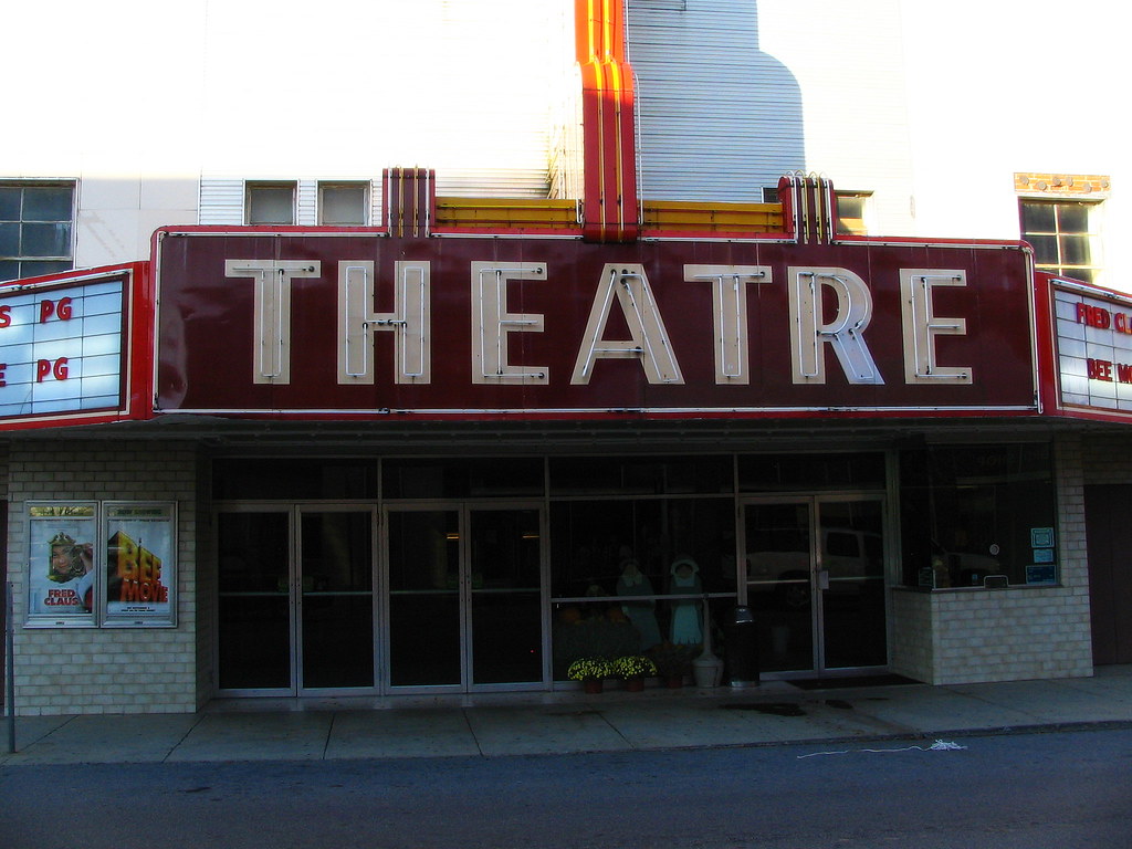 Capri Theater The Capri Theater is in Shelbyville, TN abou… Flickr