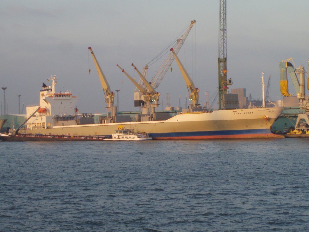 Star First morning Fyffes banana boat in Antwerp Tadgh Ó Maoildearg