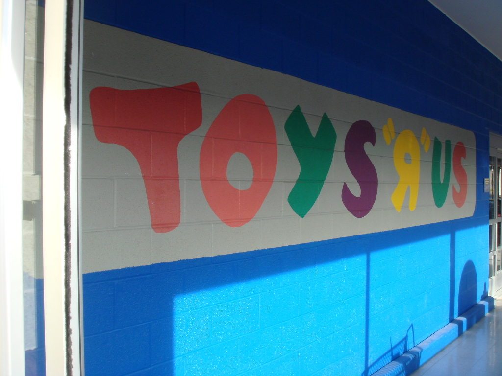 Toys "Я" Us; Horseheads, New York A wall painted "Toys "R"… Flickr