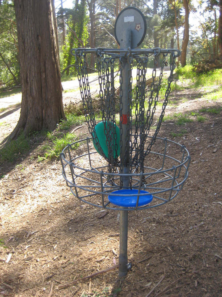Disc Golf! Fantastic game, combining golf and a Frisbee Paul