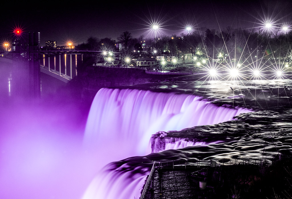 Niagara Falls, New York American falls under the lig… Flickr