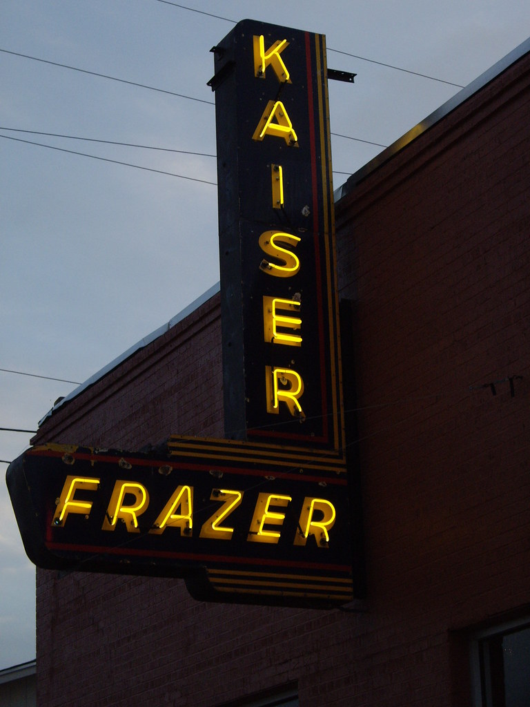 Texarkana Arkansas Kaiser Dealership Sign This is now on a… Flickr