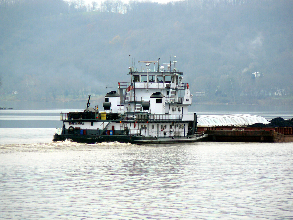 barge Barge on the ohio river near ripley ohio hastin_m Flickr