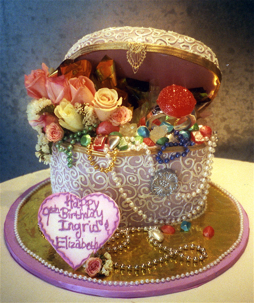 Jewelry Box Cake as jewelry box with real flowers and non… Flickr