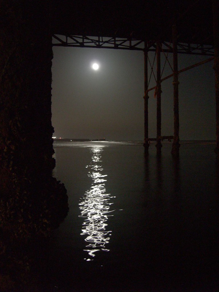 Extreme low tide Hastings Pier Dean Morrison Flickr