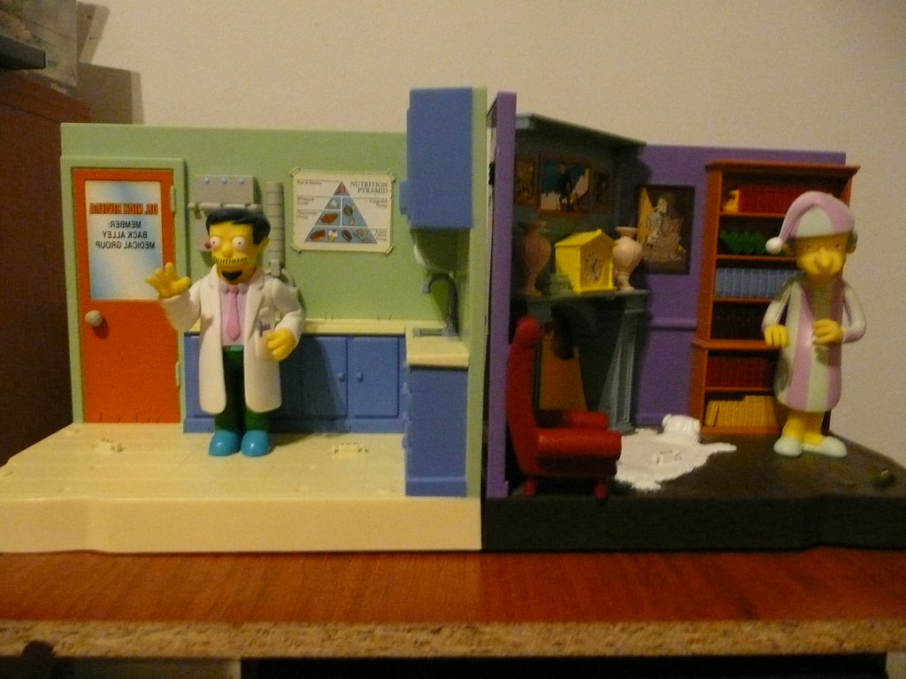 Simpsons playset assortment F Dr. Nick with Hospital Pajam… Flickr