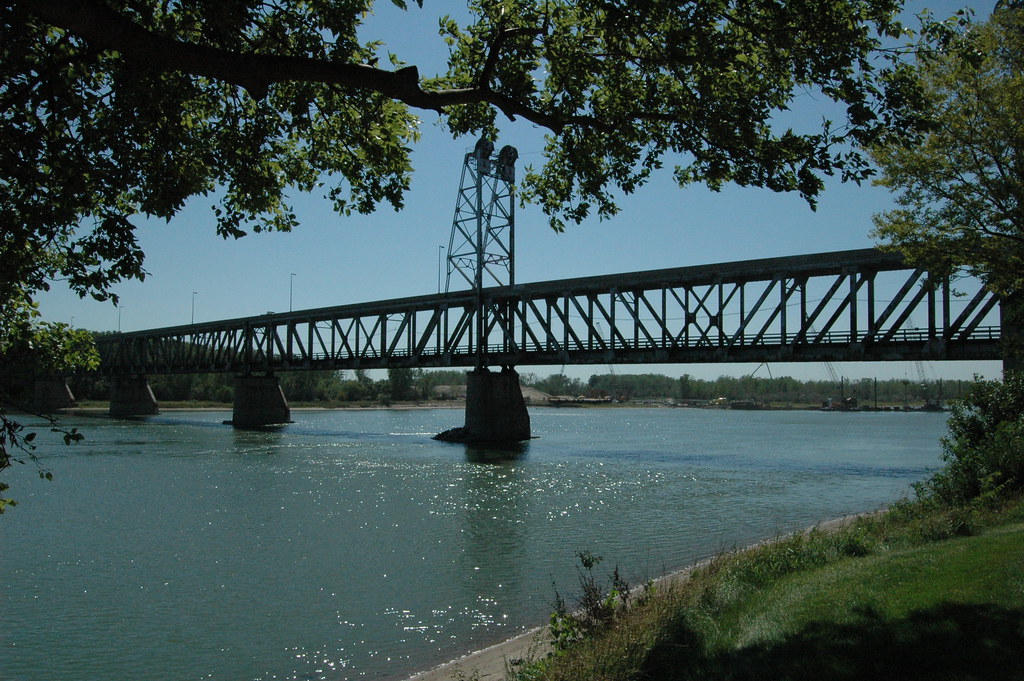 Meridian Bridge Yankton South Dakota. The bridge spans the… Flickr