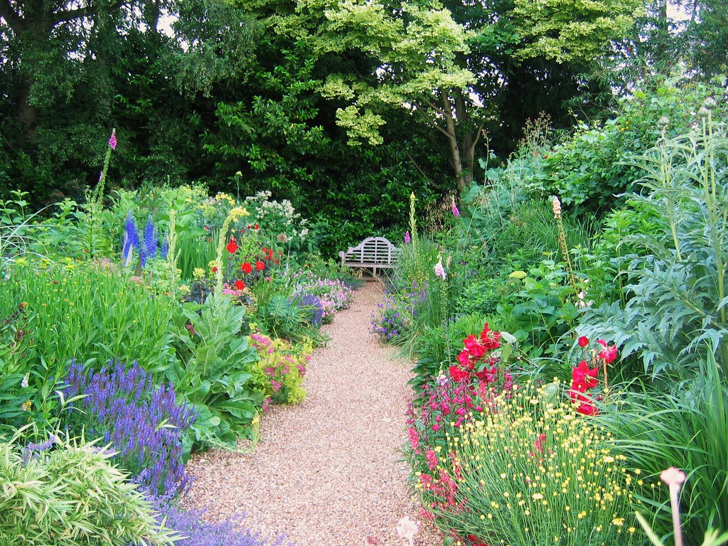 Garden in Dedham, Essex, England The garden behind Milsoms… Flickr