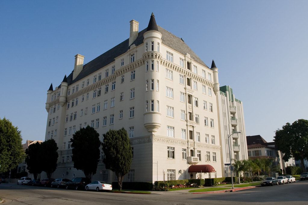 St. Germaine Apartments 900 S. Serrano Avenue www.angeleni… Flickr