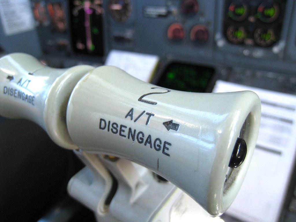 Auto Throttle A close up of the Thrust Levers on the 7373… DS355