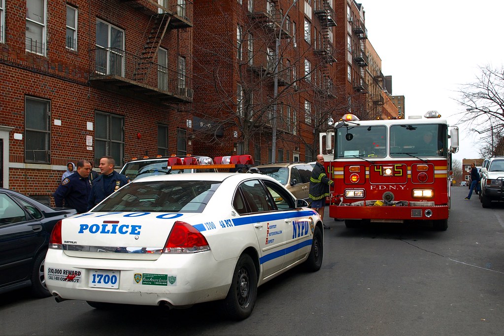 E045s NYPD Police Car & FDNY Engine 45, East Tremont, Bron… Flickr