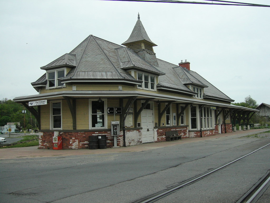 kif_5373 Fort Edwards Amtrak Station. Russ Nelson Flickr