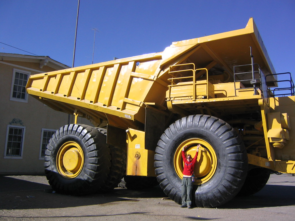 Truck Massive dump truck servicing the Chuquicamata Copper… Flickr