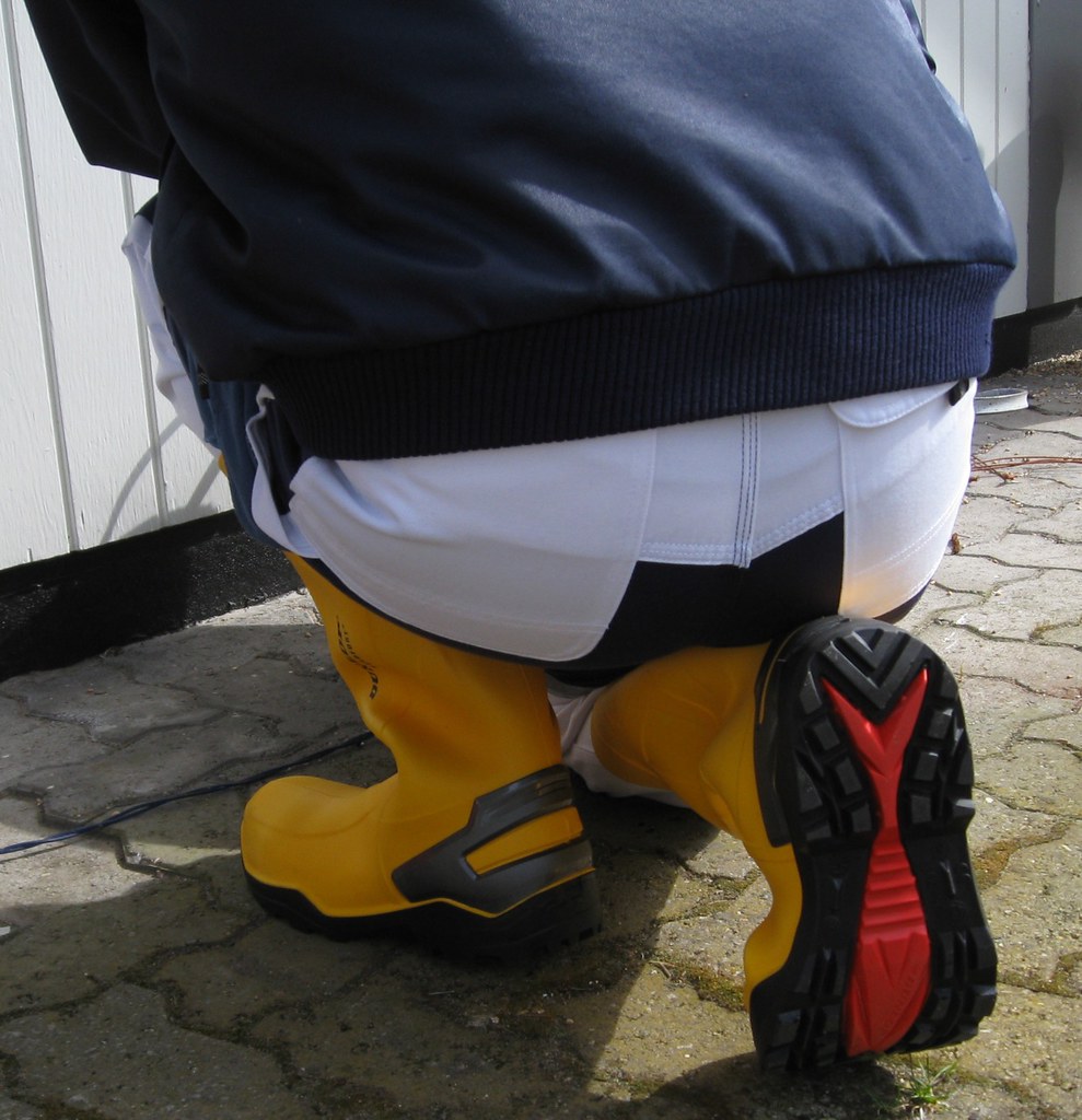 Yellow Dunlop Purofort+ and WorkZone pants Noraboots Flickr