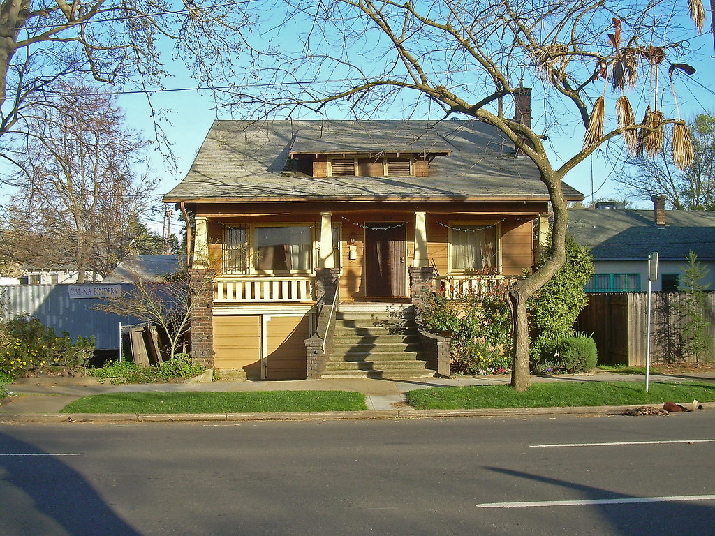 Craftsman House Sacramento, California. Retouched. David Sawyer
