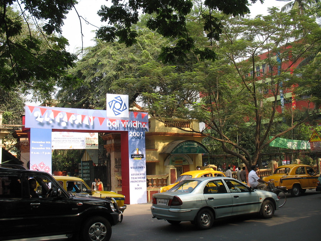 00022.jpg BITM is located on the busy Gurusaday Road Indranil Das Gupta Flickr