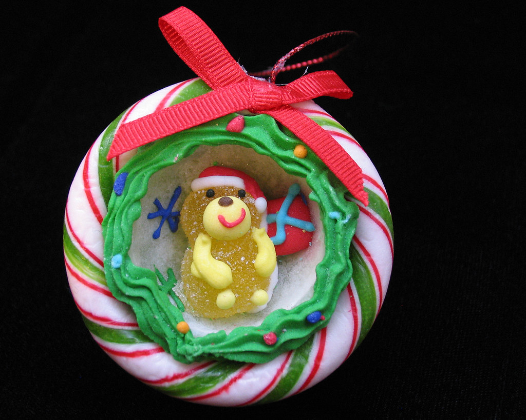 Edible Ornament Isn't this a neat ideaa Christmas orn… Flickr