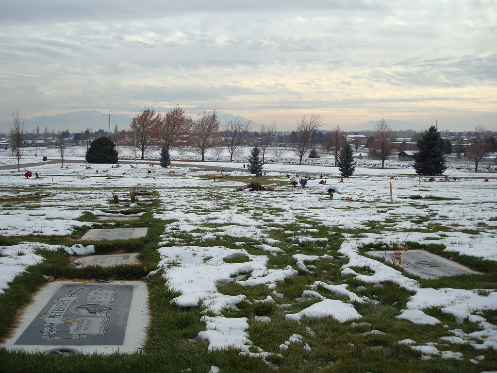 orem cemetery in winter I love that sky. About 230 pm Wed… Flickr