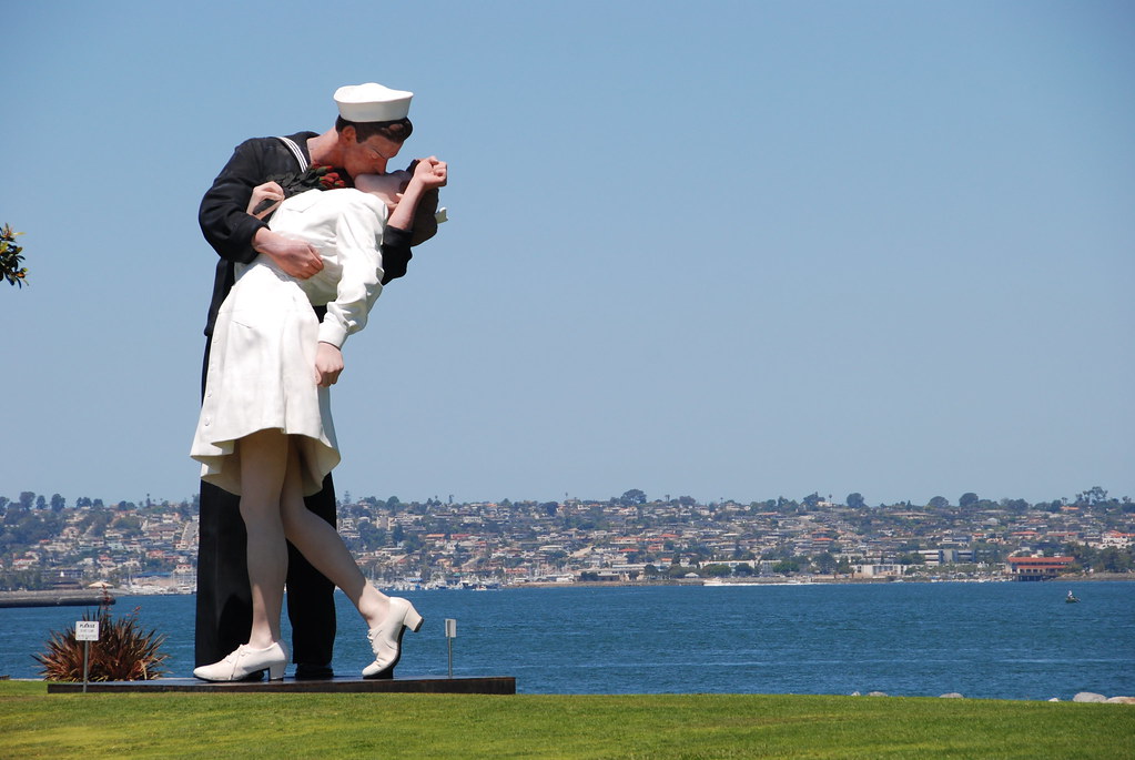 Sailor and Nurse Statue This statue by J. Seward Johnson i… Flickr
