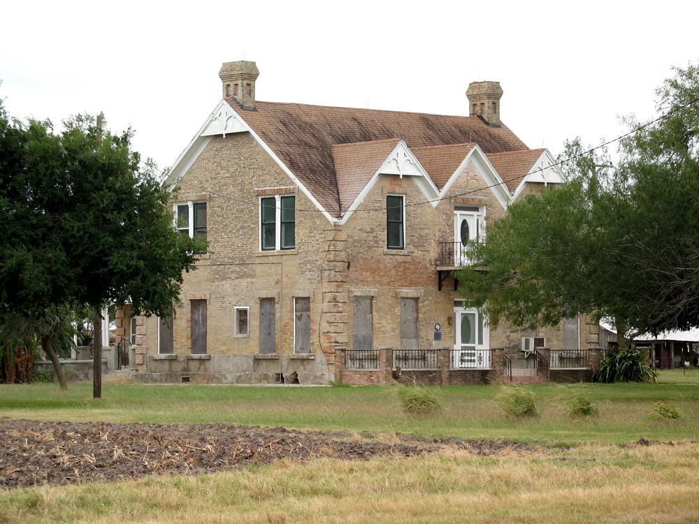 Landrum House Untypical house on US 281 near San Benito, T… Flickr