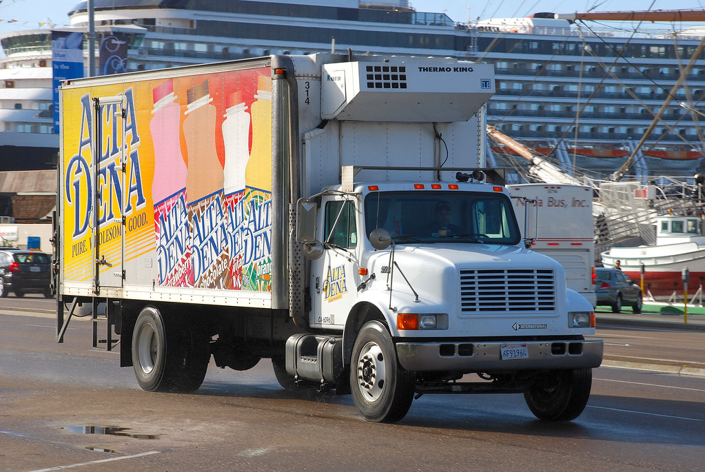 Dairy Truck International truck delivering Alta Dena dairy… Flickr