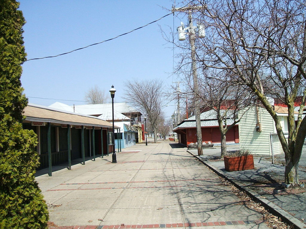 Sylvan Beach Empty Midway The midway of old fashioned ga… Flickr