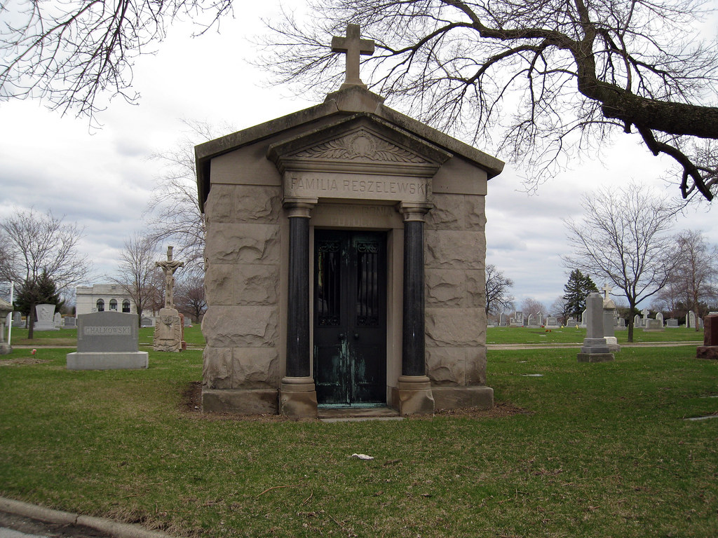 Resurrection Cemetery Justice, IL Resurrection Cemetery … Flickr