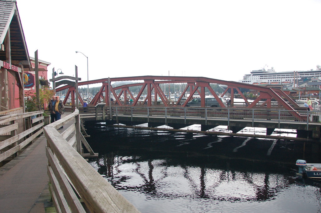 DSC_0350 Stedman Street bridge at one end of Creek Street David