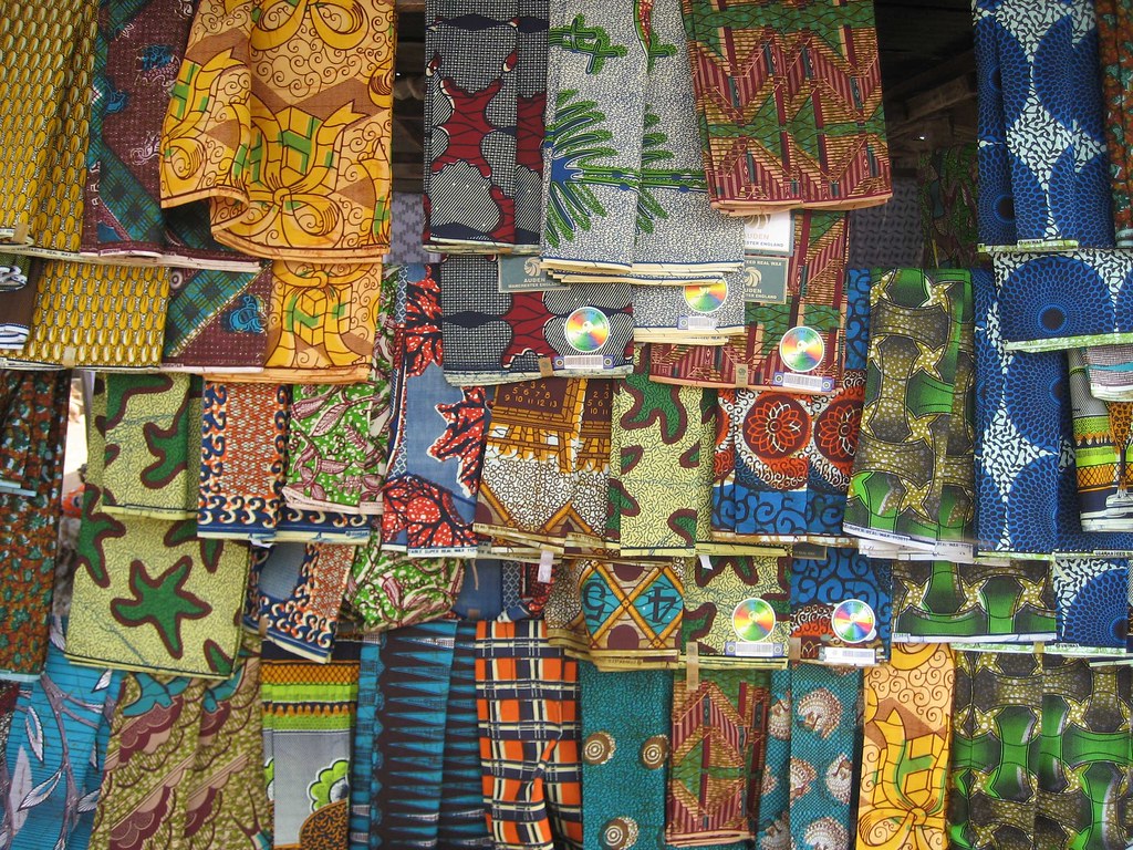 Ghanaian fabric Colorfull ghanaian fabrics at Bolgatanga m… steevun