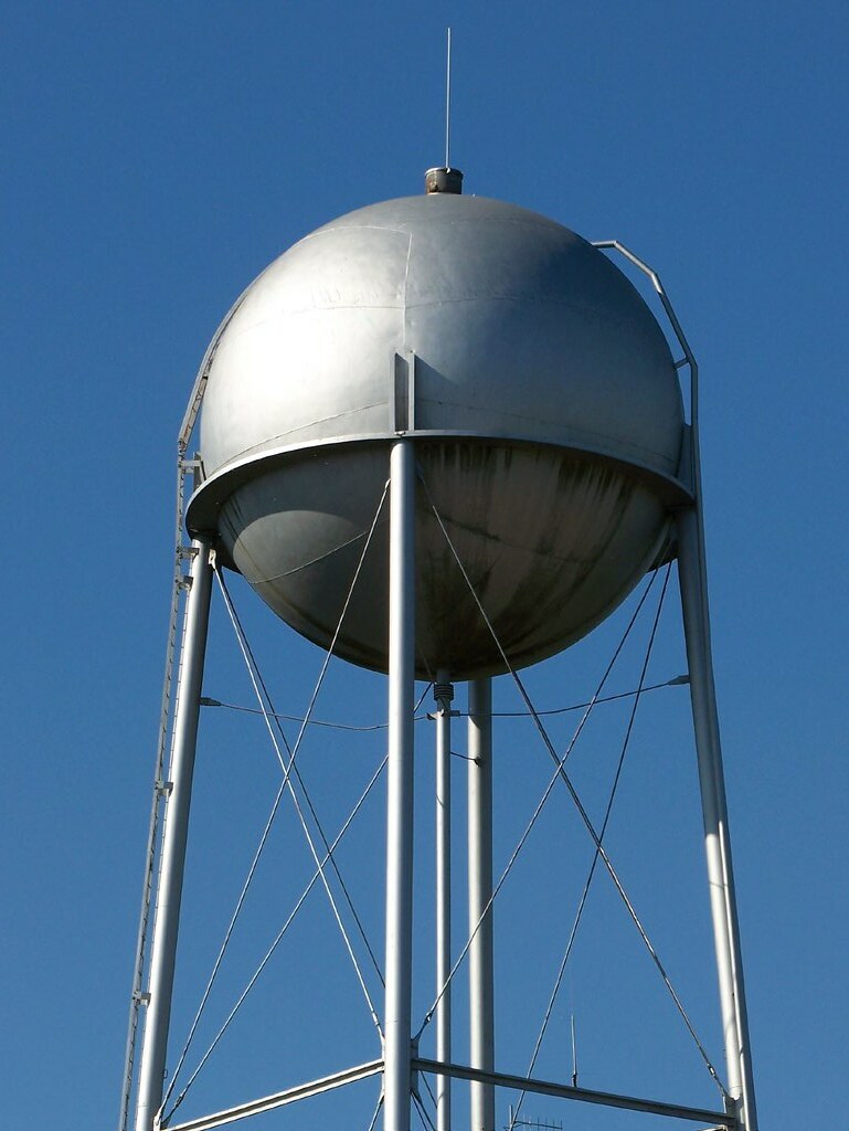 Sopchoppy Water Tower I love it's shape like a big old U… Flickr