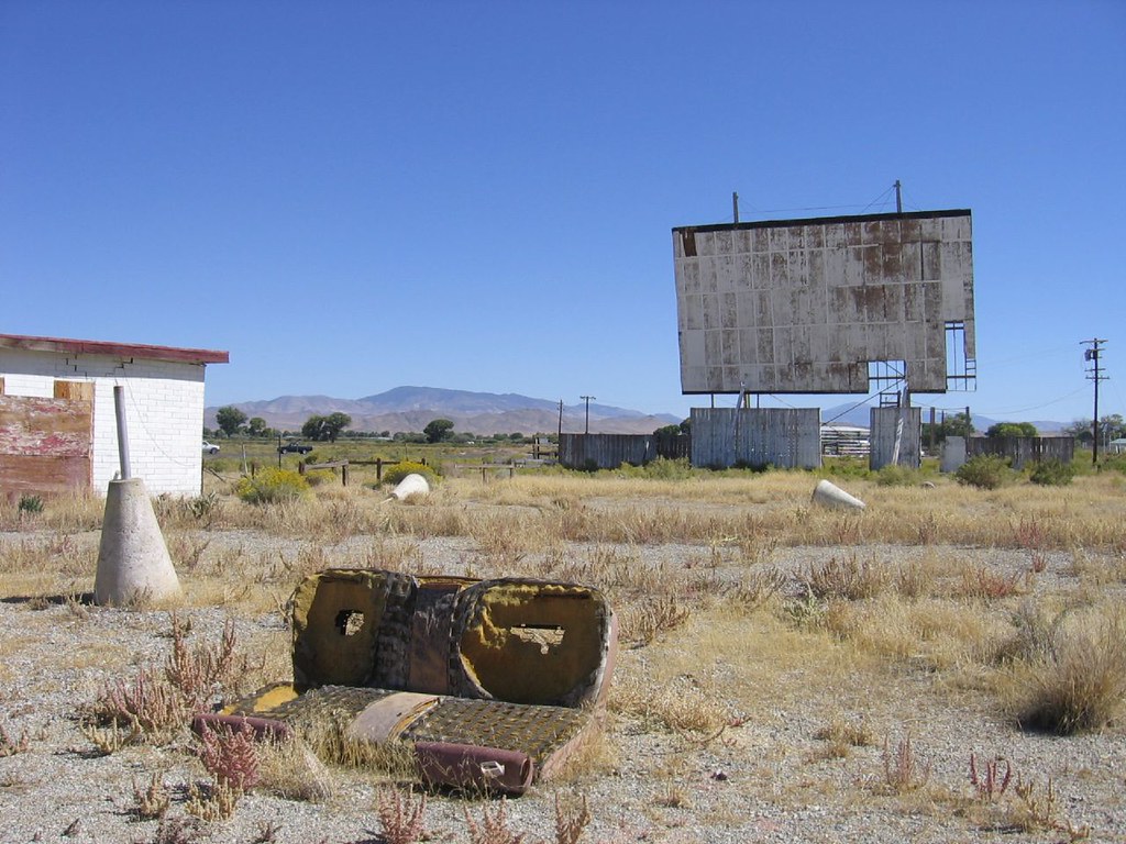 Yerington Drive In Theater This abandoned Drive in Movie T… Flickr