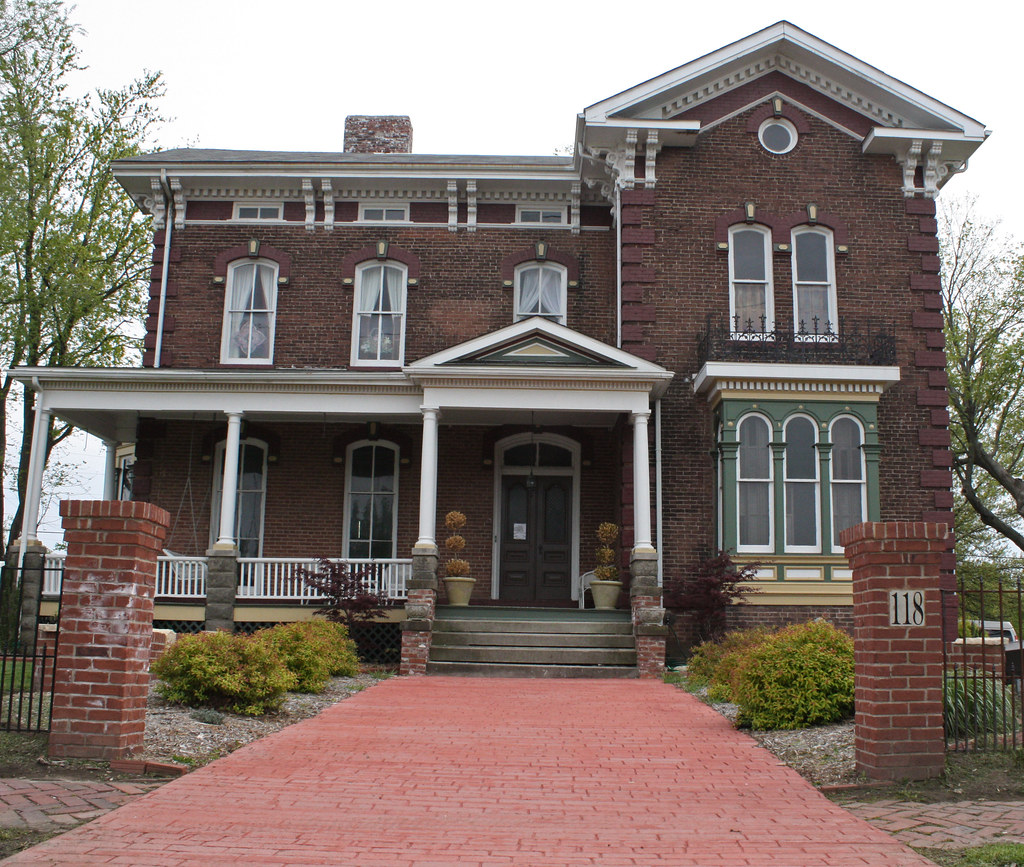 Buffalo IL Gillett Mansion Front Facade Buffalo is a vil… Flickr