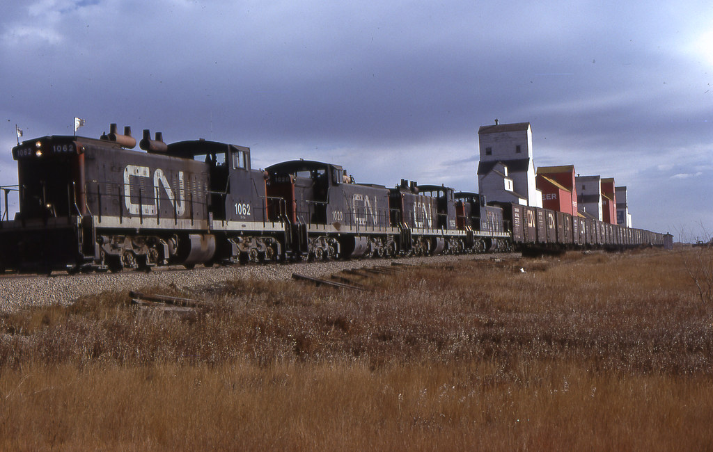 GMD1s at Beechy, SK Beechy, SK. Colin Churcher Flickr