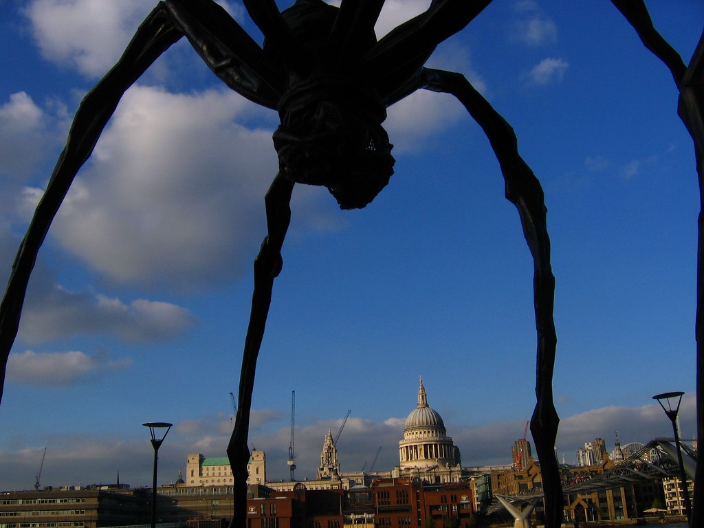 Giant spider over London No hay escapatoria... Flickr