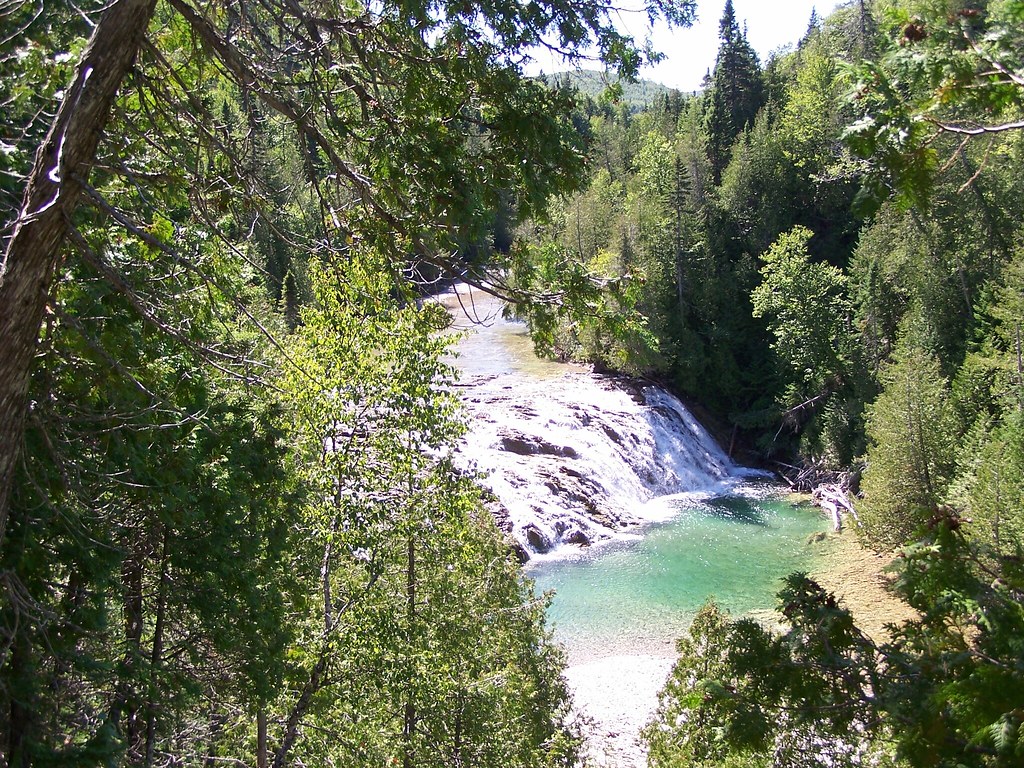 Chute d'émeraudes Rivière du Portage, Percé, Québec. Louis Carrier