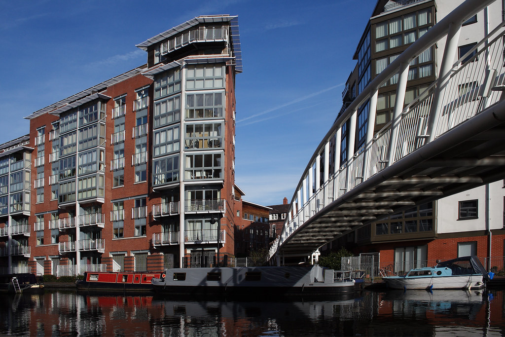 Ladywell Walk 2/08 (bt35) Footbridge and new apartments on… Flickr