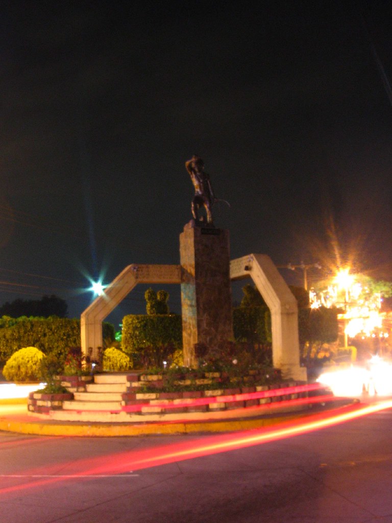 Indio Atlacatl La escultura, de 2.20 metros, fue bautizada… Flickr