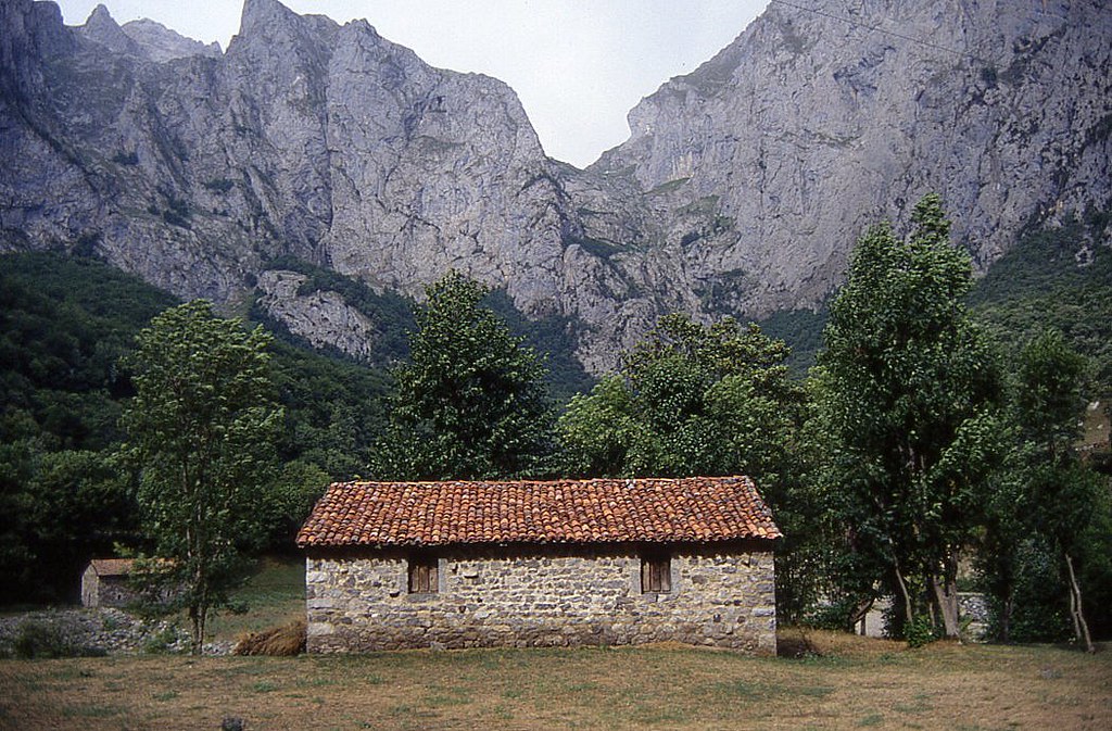 Cabaña en los Picos de Europa Paisaje con cabañas en el Pa… Flickr