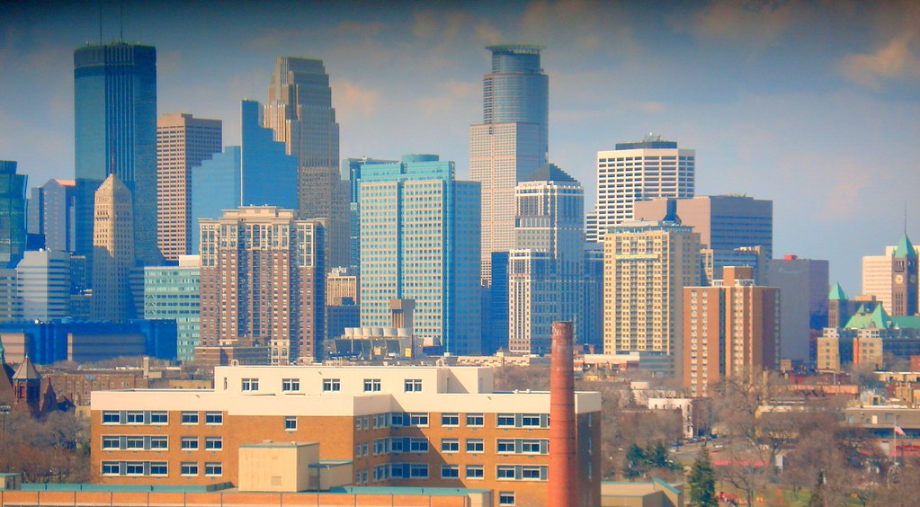 Minneapolis skyline from 8th fl Children's Hospital 42007… Doug