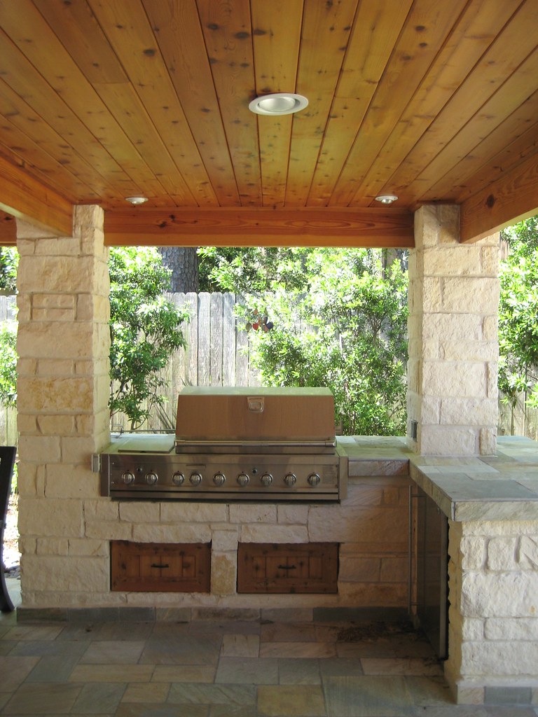 Outdoor limestone kitchen Outdoor summer kitchen with tile… Flickr