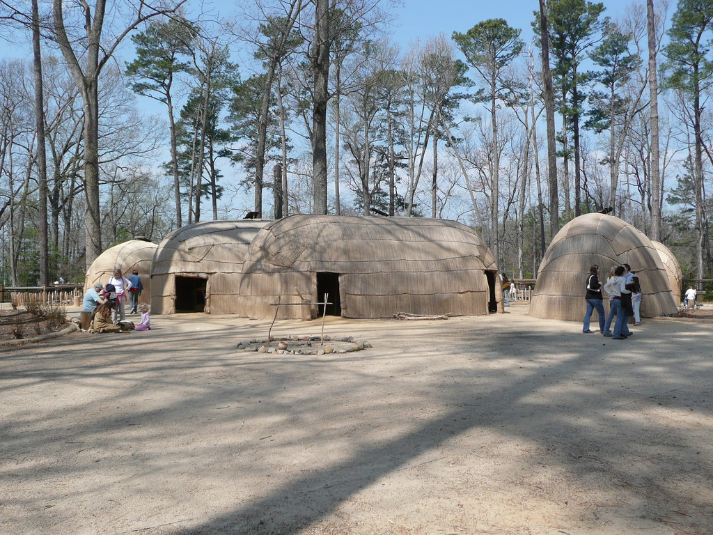 Powhatan Village Yehakin bark dwellings at the replica of … Flickr