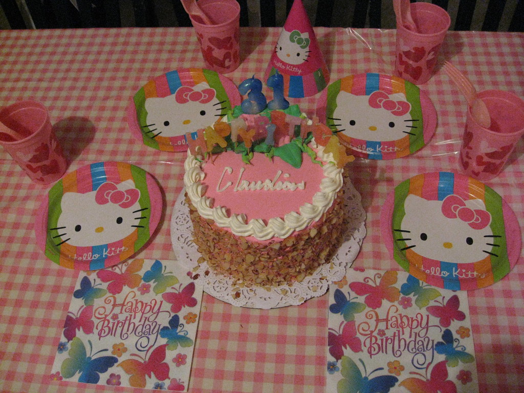pink hello kitty table setting kittyconde Flickr