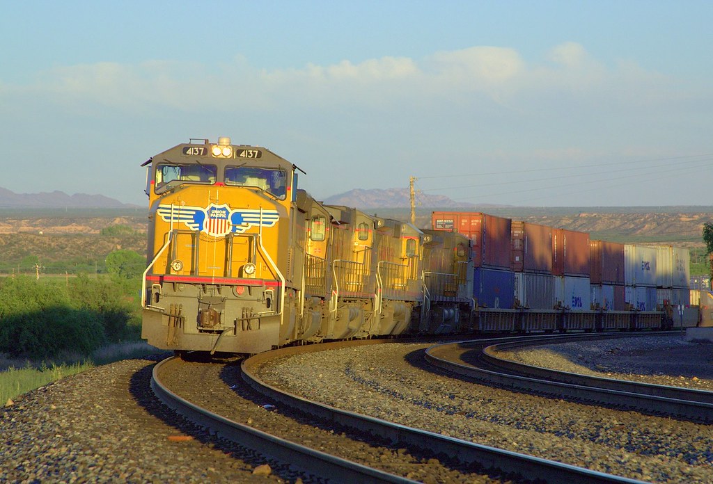 Union Pacific westbound freight train, Benson, Arizona, May 17, 2001