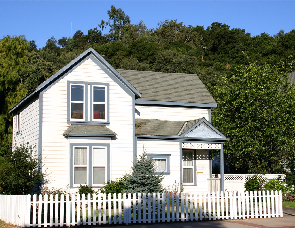 Cottage A church cottage, Hill, CA Eric Rice Flickr