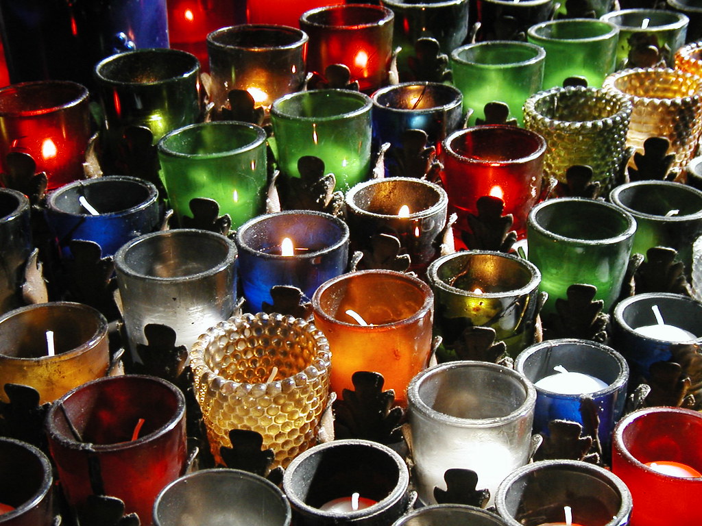 Votives Votive candles in the chapel of Holy Trinity monas… Flickr