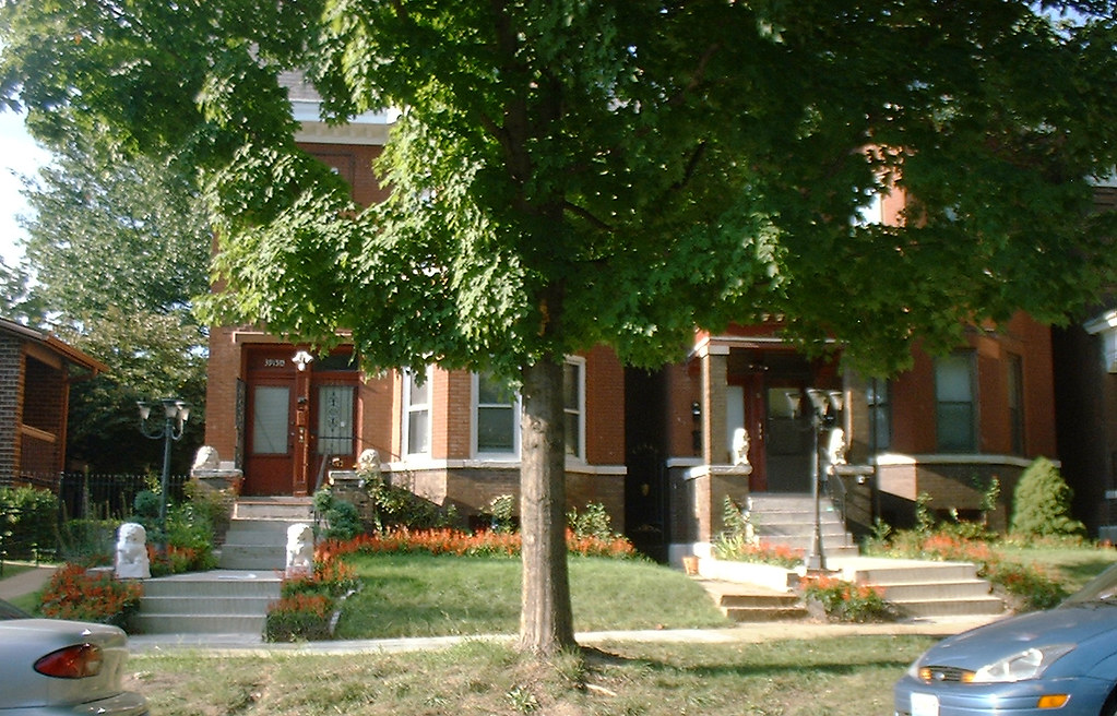 lions guard magnolia houses on the west side of Magnolia, … Flickr