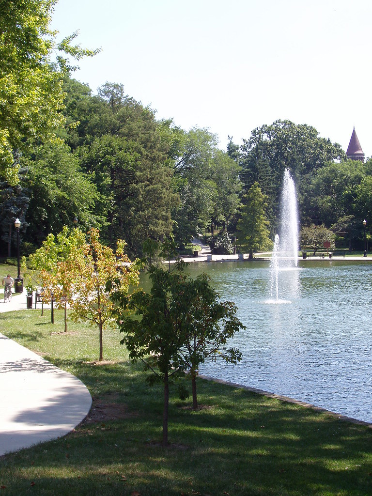 Mirror Lake Mirror Lake at Ohio State University. parudox Flickr