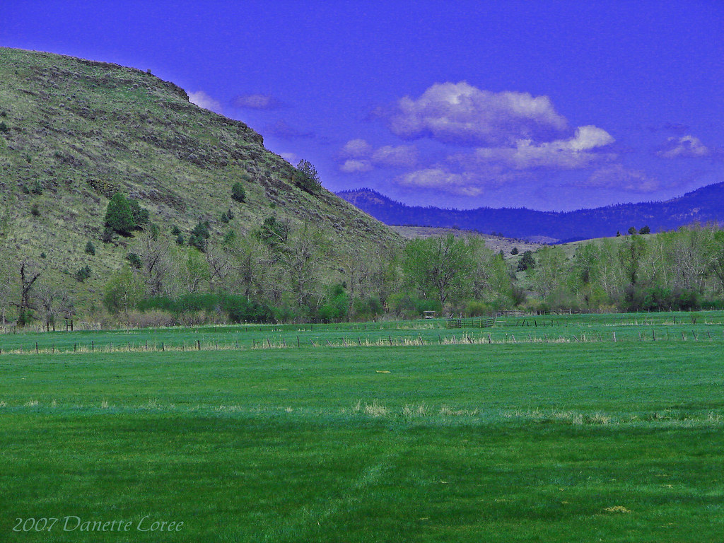John Day Valley The John Day Valley running thru Eastern O… Flickr