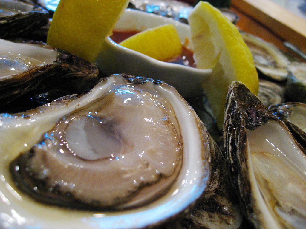 Oysters.. yummy Some fresh oysters with a lightly spicy vi… Flickr